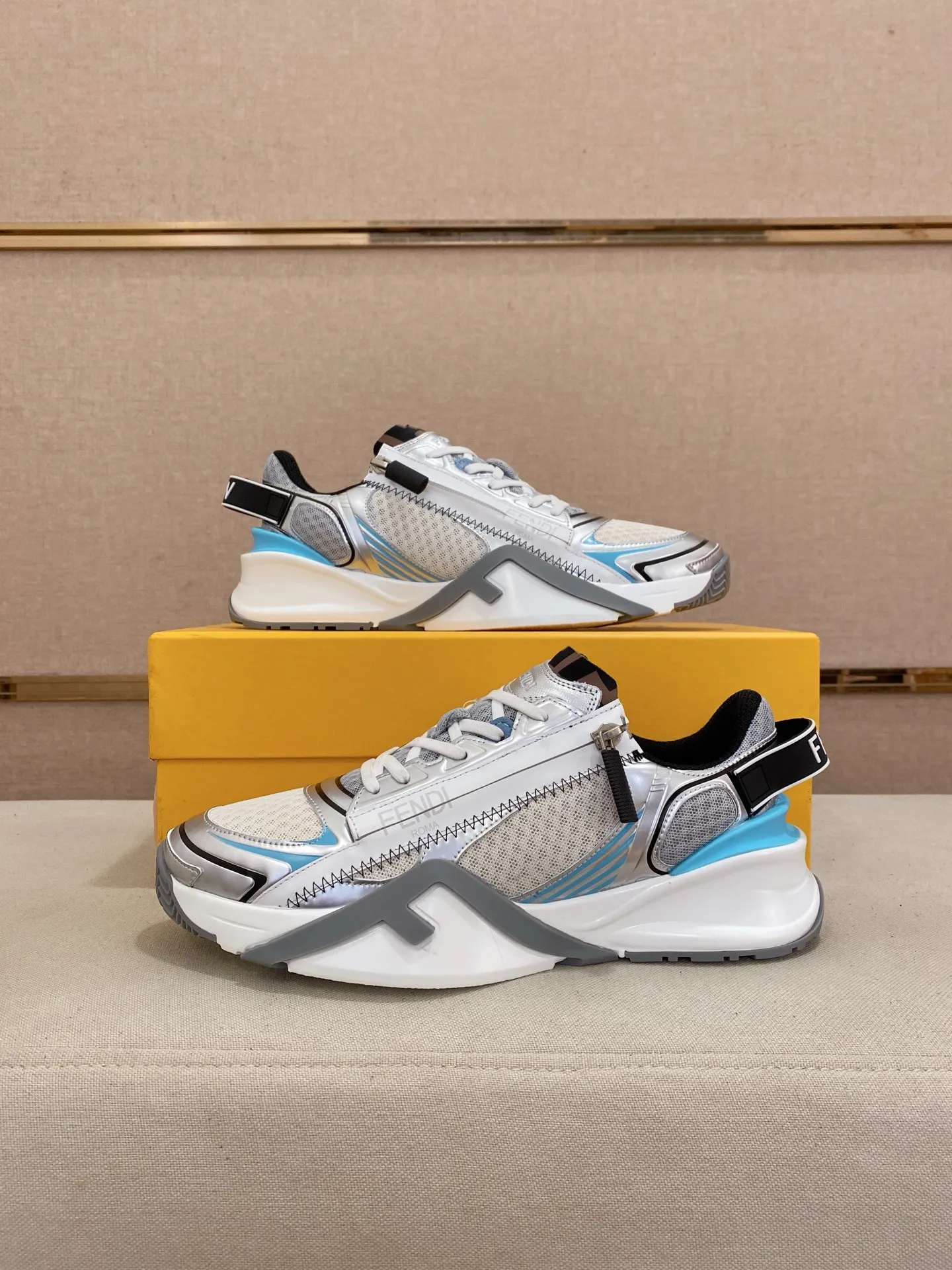 Men's shoes💰: 540💰(Higher version) [Fendi] Fendi's latest casual shoes for men! Available at counters simultaneously! A one-to-one replica of the original. Made entirely of imported top-grain calfskin, the interior is made of top-grain water-dyed cowhide, and the original factory-supplied rubber outsole. Leading new fashion concepts. Matching code: 38-44 can be customized, 45 is not returnable!